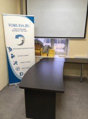 Прямой стол для офиса